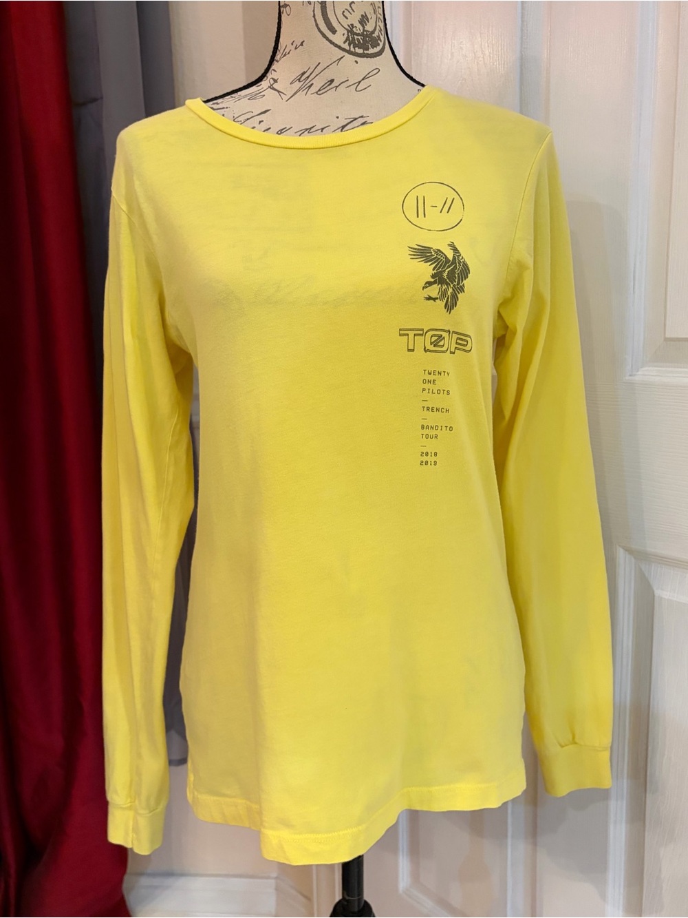 Menโs Twenty One Pilots Official 2018 Trench Bandito Tour Yellow L/S Tee